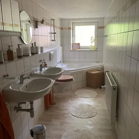 Дом отдыха Zeitreise- Haus Mit 5 Schlafzimmern Diemelsee
